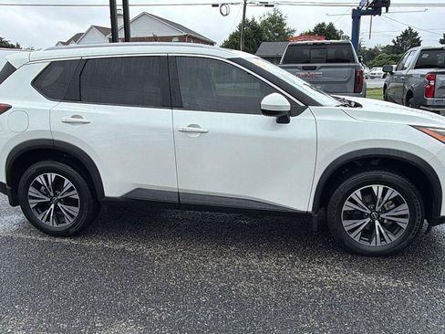 Used 2023 Nissan Rogue SV w/ SV Premium B Package FWD image 4
