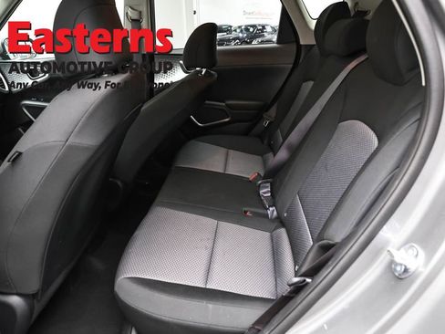 Used 2025 Kia Soul LX w/ LX Technology Package FWD image 21
