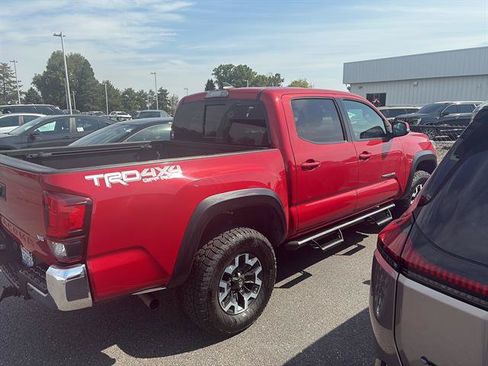 Used 2019 Toyota Tacoma TRD Off-Road AWD/4WD image 2