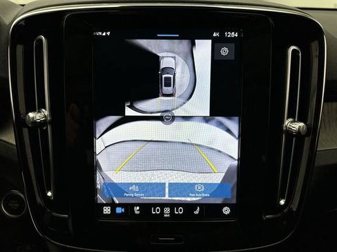 Used 2024 Volvo XC40 B5 Plus w/ Protection Package Premier AWD/4WD image 17