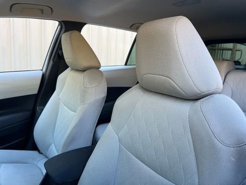 Used 2024 Toyota Corolla Cross L image 13