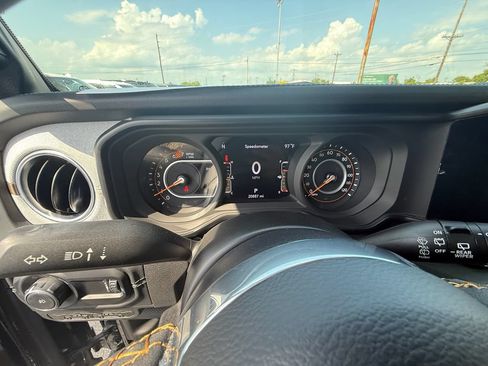Used 2024 Jeep Wrangler Unlimited Sahara w/ Technology Group AWD/4WD image 17