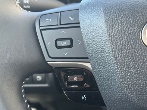 Used 2025 Toyota Camry SE image 17