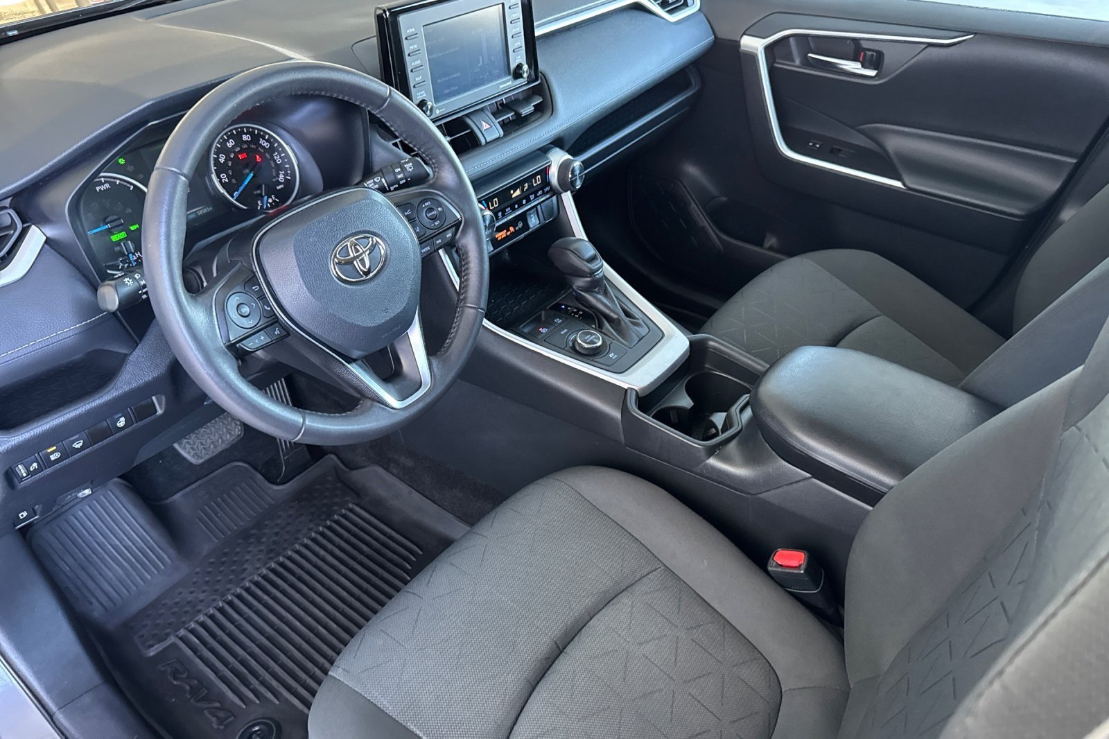 Used 2021 Toyota RAV4 XLE w/ XLE Grade Weather Package AWD/4WD image 9