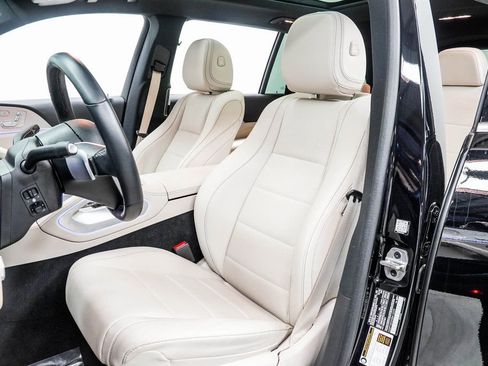 Used 2025 Mercedes-Benz GLS 450 4MATIC image 38