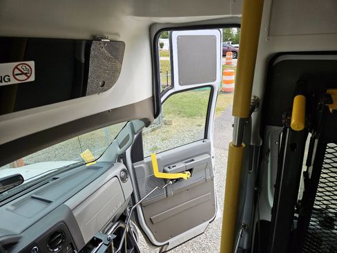 Used 2013 Ford E-350 and Econoline 350 Extended Super Duty w/ PWR Group image 41