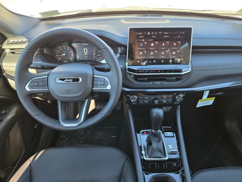 New 2026 Jeep Compass Latitude image 6