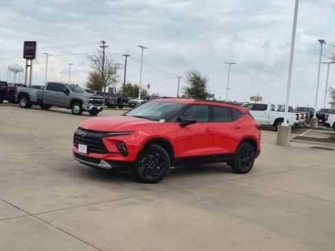 New 2026 Chevrolet Blazer LT w/ Convenience Package FWD image 4