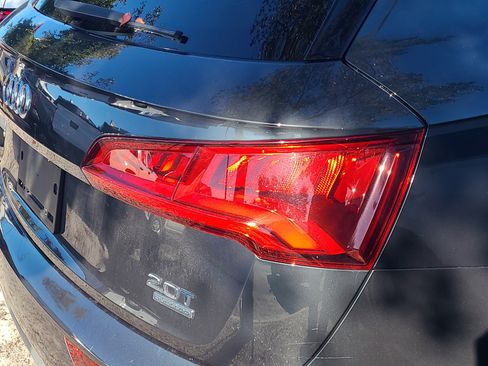 Used 2018 Audi Q5 2.0T Premium Plus w/ Premium Plus Package image 10