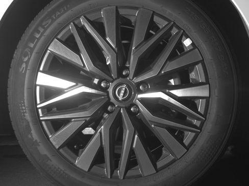 Used 2025 Nissan Altima 2.5 SV image 13