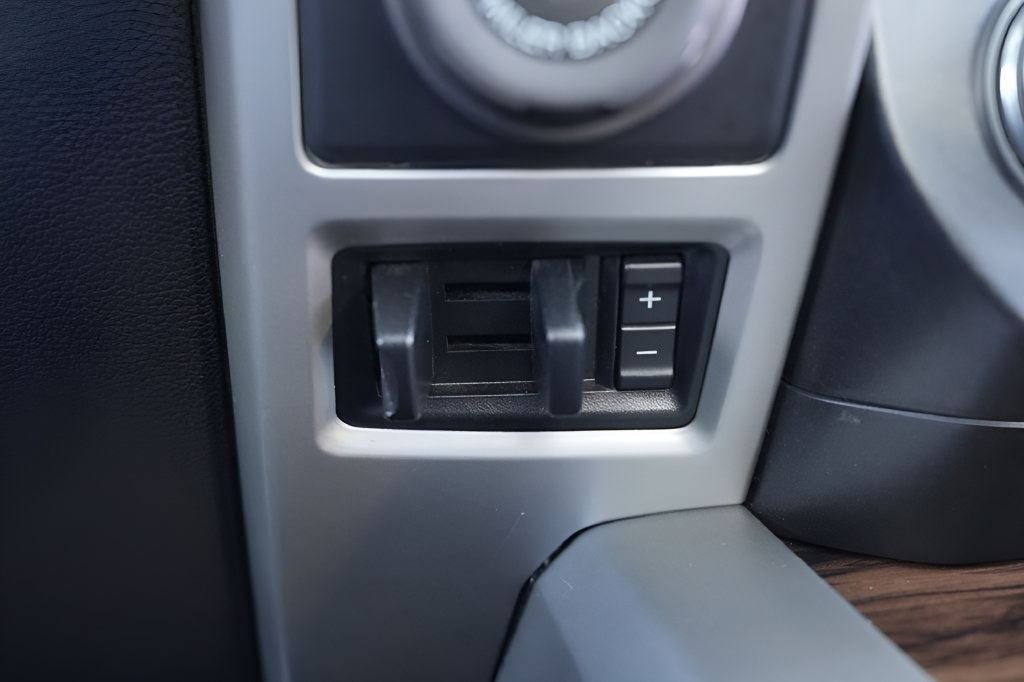 Used 2018 Ford F150 Lariat w/ Equipment Group 502A Luxury AWD/4WD image 37