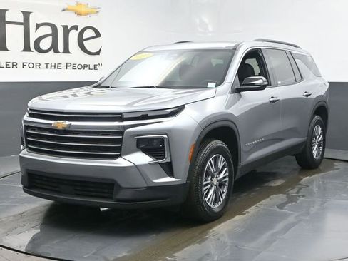 Used 2025 Chevrolet Traverse LT image 34