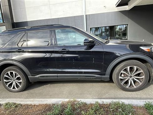 Used 2020 Ford Explorer ST image 2