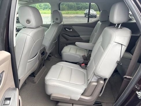 Used 2021 Chevrolet Traverse LT FWD image 13