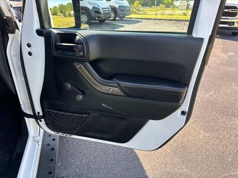 Used 2018 Jeep Wrangler Unlimited Sport AWD/4WD image 25