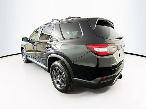 Used 2025 Honda Pilot TrailSport image 5