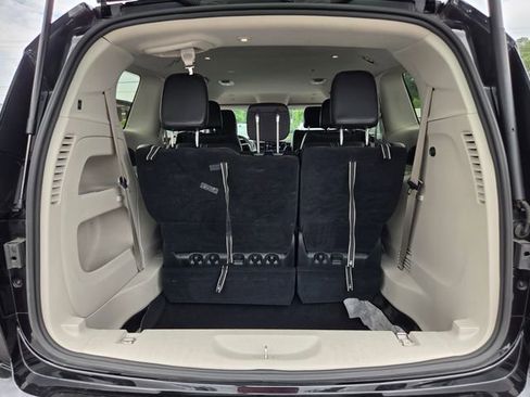 Used 2023 Chrysler Pacifica Touring-L FWD image 32