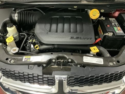 Used 2019 Dodge Grand Caravan SXT image 7