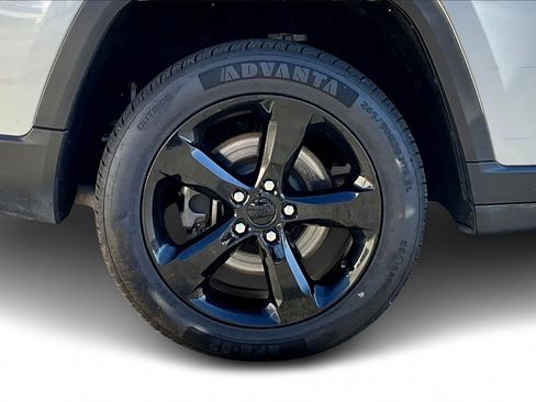 Used 2023 Jeep Grand Cherokee L Laredo image 34