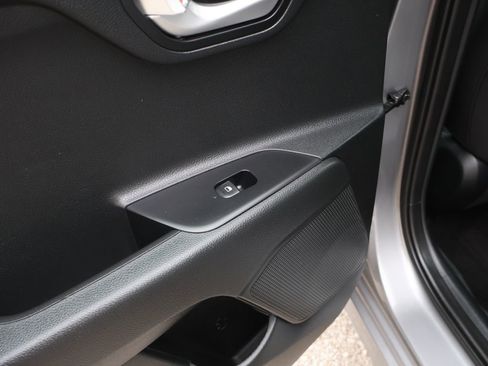 Used 2023 Kia Rio S image 9