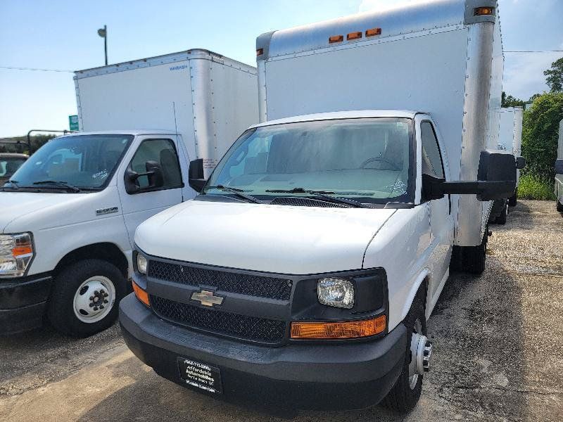 Used 2016 Chevrolet Express 3500 RWD image 4