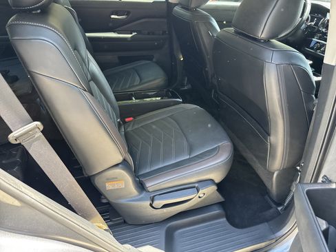 Used 2024 Nissan Pathfinder Platinum AWD/4WD image 15