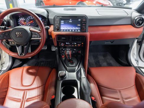 Used 2021 Nissan GT-R Premium image 38