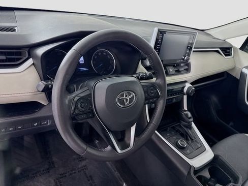 Used 2021 Toyota RAV4 XLE w/ Convenience Package AWD/4WD image 9