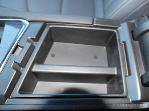 Used 2023 Buick Enclave Essence image 42