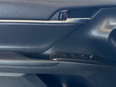 Used 2024 Toyota Camry SE FWD image 11