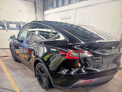 Used 2021 Tesla Model Y Long Range image 3