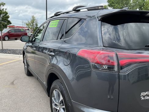 Used 2018 Toyota RAV4 XLE w/ Convenience Package AWD/4WD image 5