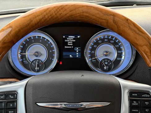 Used 2014 Chrysler 300 C RWD image 40