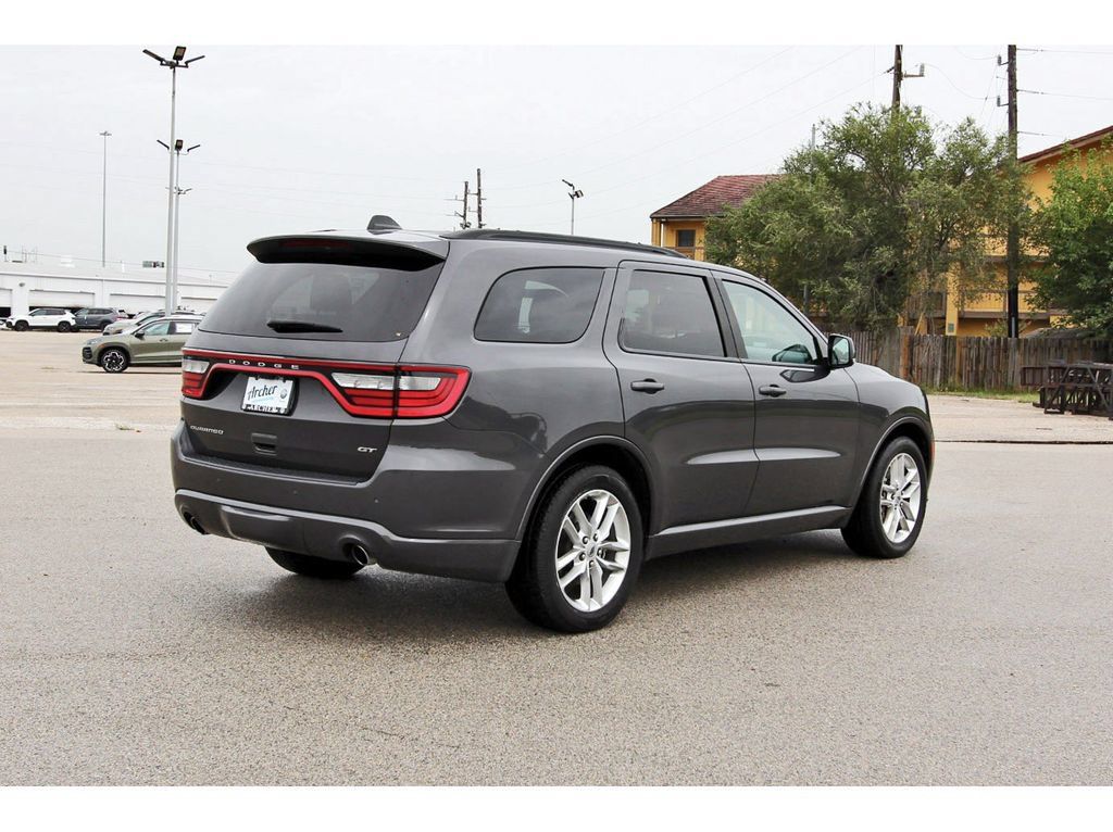 Used 2024 Dodge Durango GT RWD image 3