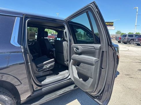Used 2023 GMC Yukon XL SLT w/ SLT Premium Package AWD/4WD image 11