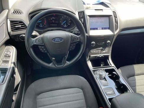 Used 2020 Ford Edge SE FWD image 4