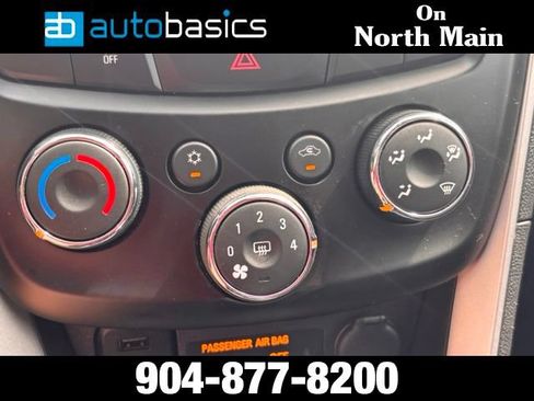 Used 2021 Chevrolet Trax LT FWD image 32