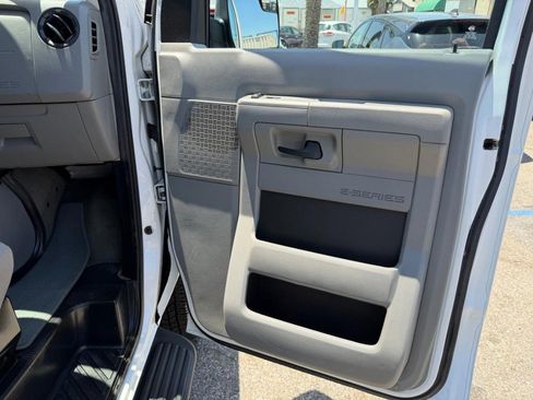 Used 2011 Ford E-350 and Econoline 350 XLT RWD image 19