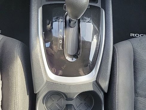 Used 2016 Nissan Rogue SV w/ SV Premium Package image 9