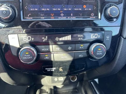Used 2020 Nissan Rogue SL FWD image 16