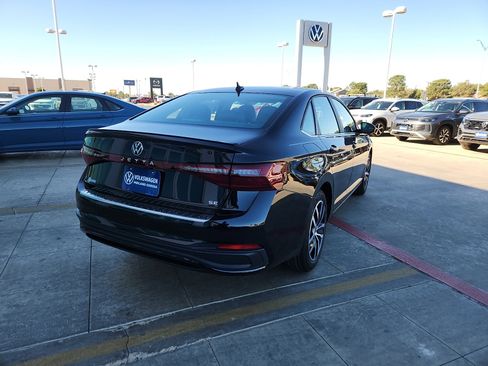 New 2026 Volkswagen Jetta SE image 7