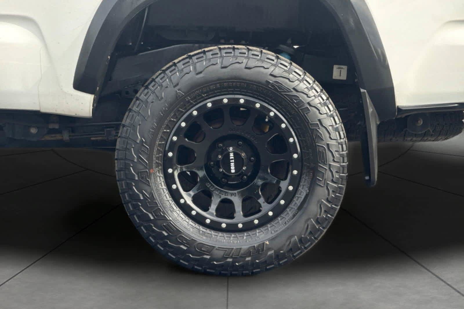 Used 2021 Toyota Tacoma TRD Off-Road w/ TRD Premium Off Road Package AWD/4WD image 11