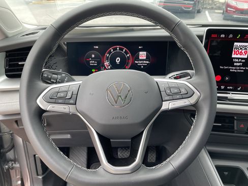 New 2026 Volkswagen Tiguan SE FWD image 17