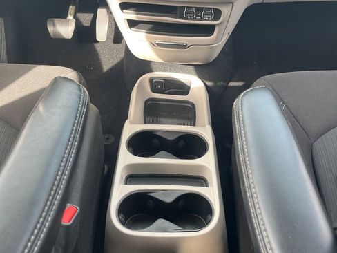 Used 2024 Chrysler Voyager LX image 25