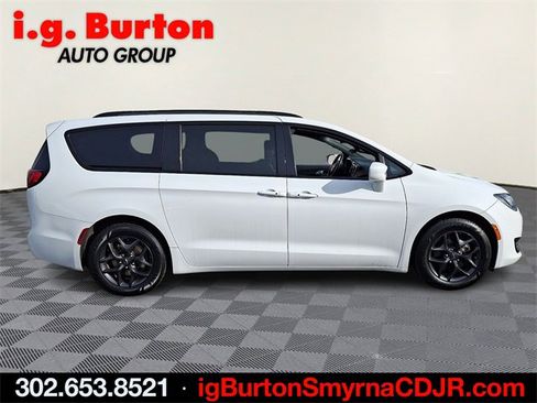 Used 2020 Chrysler Pacifica Touring-L Plus w/ S Appearance Package image 7