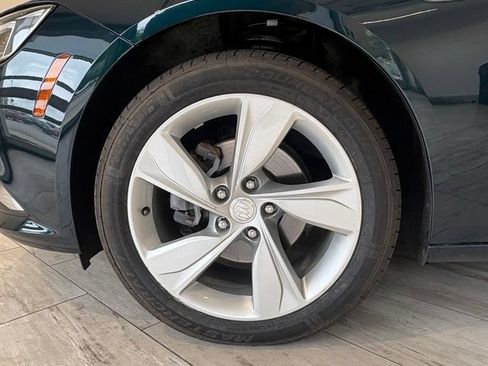 Used 2018 Buick Regal Preferred w/ Driver Confidence Package #1 FWD image 8