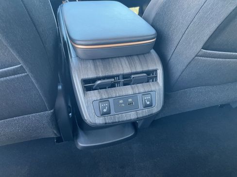 Used 2023 Nissan Ariya AWD image 29