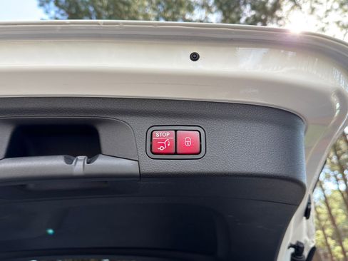 Certified 2020 Mercedes-Benz GLE 350 4MATIC image 18