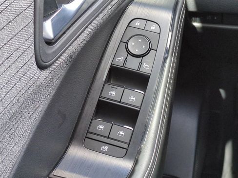Used 2021 Nissan Rogue SV FWD image 12