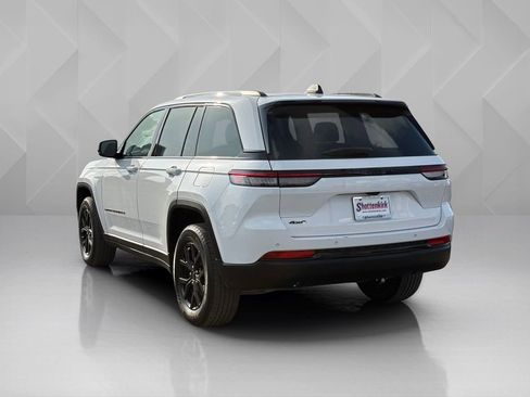 Used 2024 Jeep Grand Cherokee Altitude AWD/4WD image 7